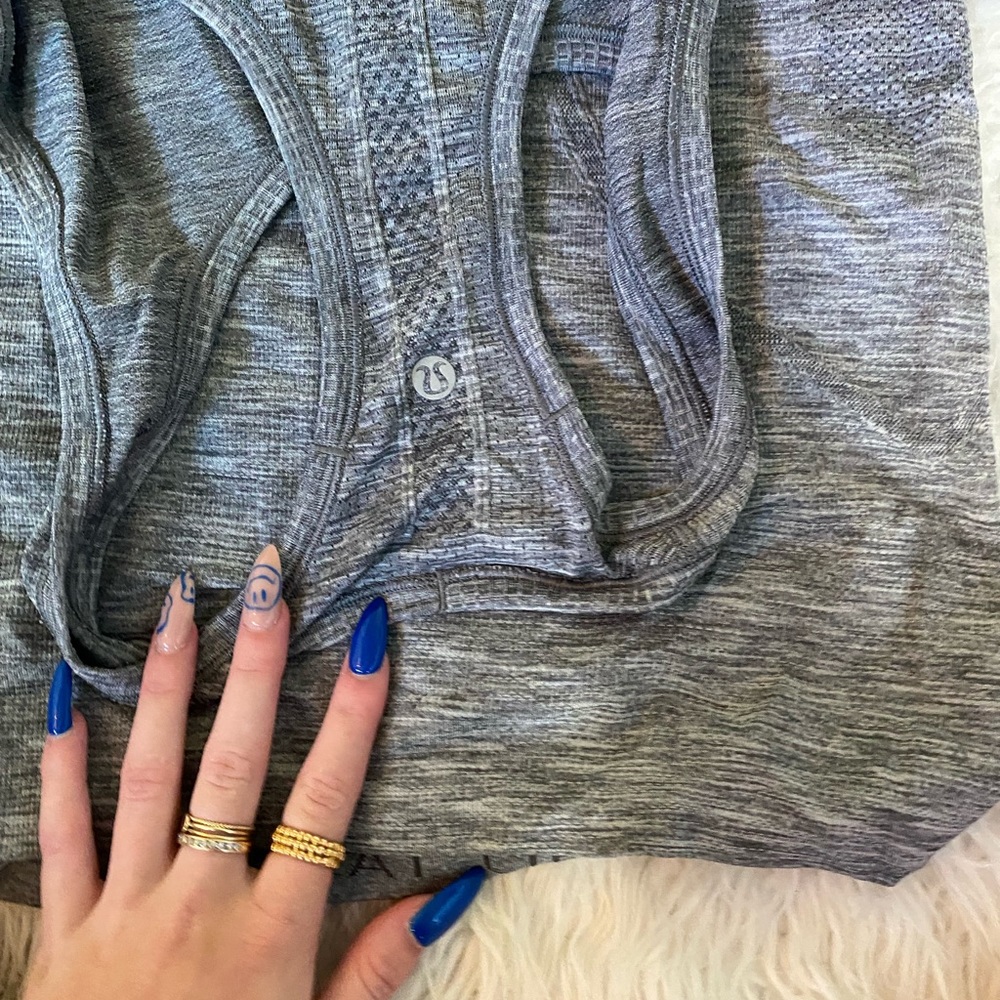 Lululemon tank size 6